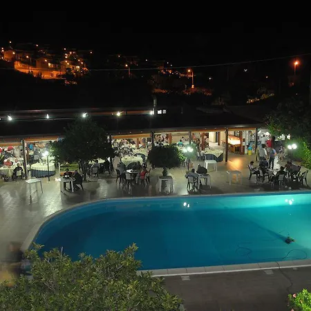 Villaggio & Club Aquilia ロッジ