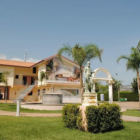 ロッジ Villaggio & Club Aquilia Badolato Marina