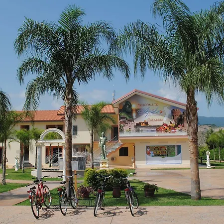 Villaggio & Club Aquilia ロッジ *