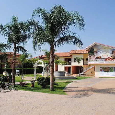 Villaggio & Club Aquilia Курортный комплекс Бадолато-Стационе