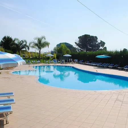 Villaggio & Club Aquilia Курортный комплекс