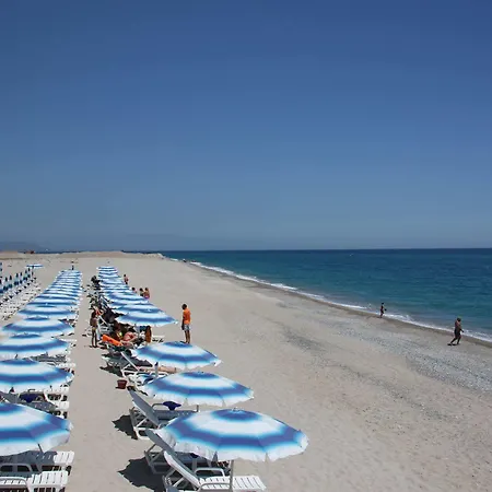 Villaggio & Club Aquilia 4* Бадолато-Стационе