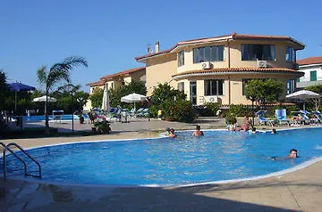Villaggio & Club Aquilia 4* Бадолато-Стационе