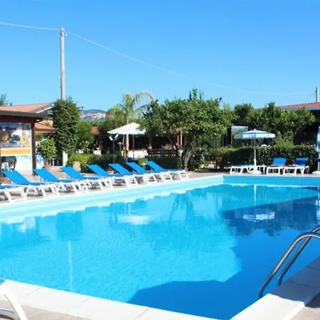 Villaggio & Club Aquilia Бадолато-Стационе