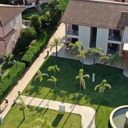 Villaggio & Club Aquilia 4* Бадолато-Стационе
