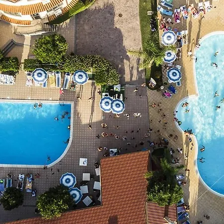 Villaggio & Club Aquilia 4* Бадолато-Стационе